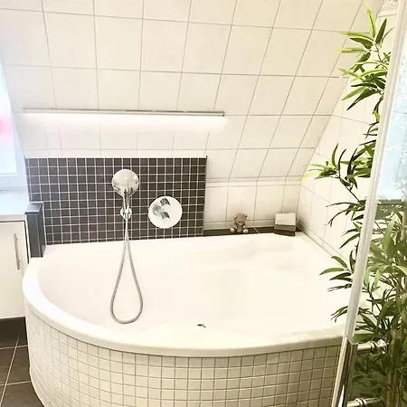아파트 Stadtpark-oase- Ruhig- Zentral- Balkon- Sauna By Interhome *